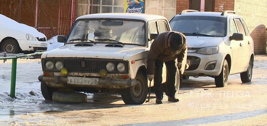 Автомобили на Ладожской ул. «погрузились» в ледяную воду 🥶