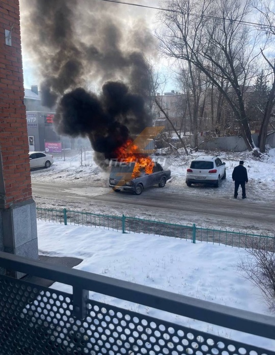 Пожар автомобиля ВАЗ-2107 на Бекешской, 39