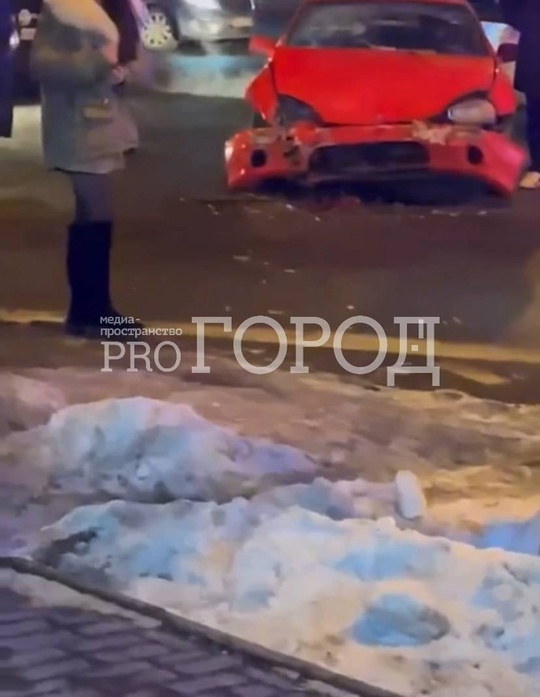 Серьезное ДТП на перекрестке ЦУМа в Пензе вечером