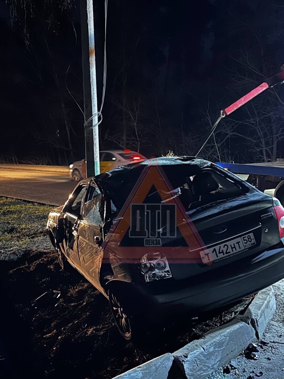 Ночная авария в Пензе: «Приора» перевернулась и попала в кювет
