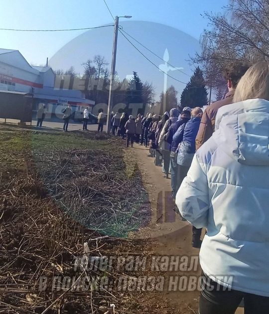 Очередь к маршрутке №4 в Пензе
