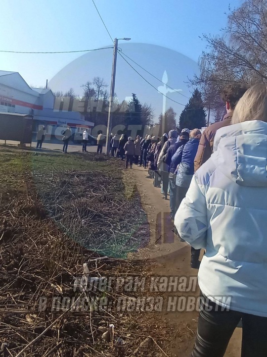 Очередь к маршрутке №4 в Пензе