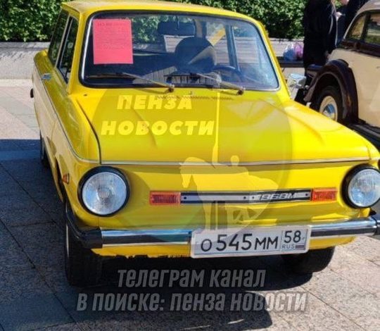 Ретроавтомобили на площади Ленина в Пензе