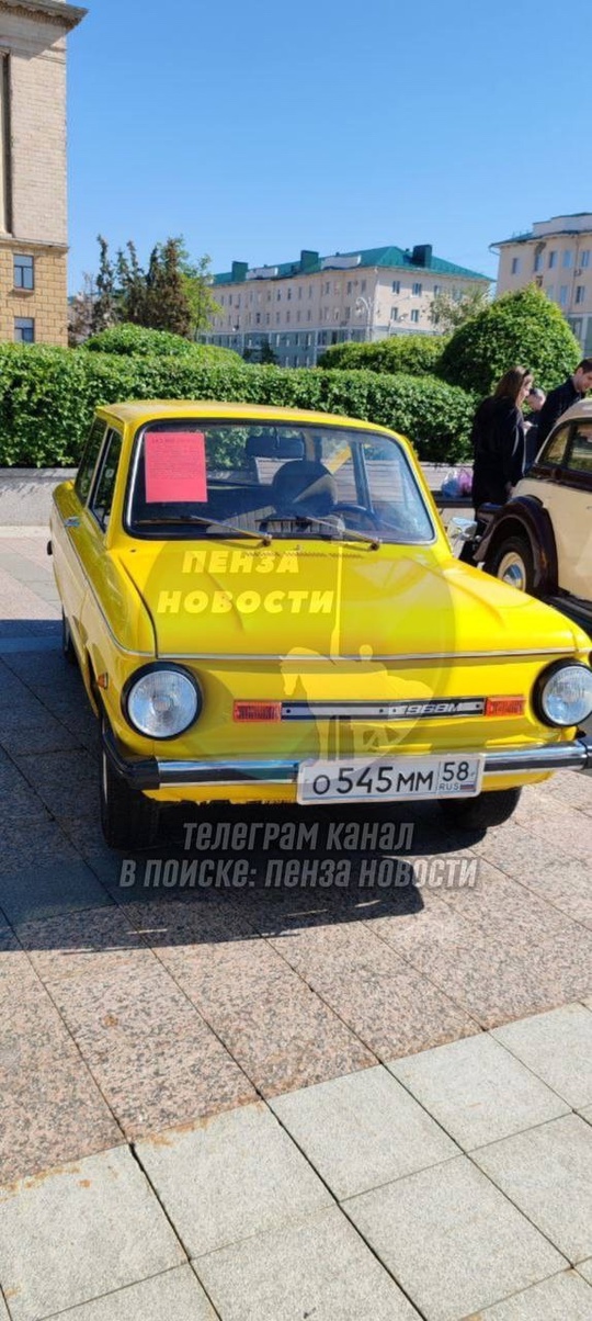 Ретроавтомобили на площади Ленина в Пензе