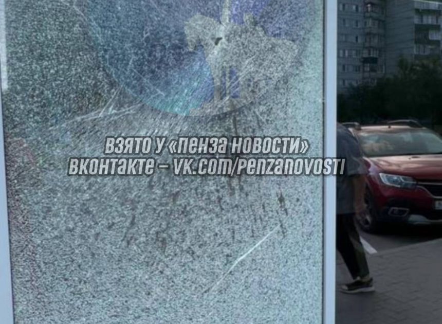Тренд на «заезды» в торговые центры продолжается в Пензе. На этот раз пострадал ТЦ «Луч» на Шуисте.