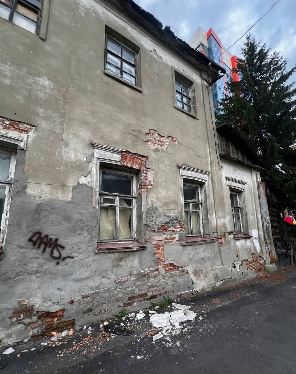 Заброшенное строение в центре Пензы