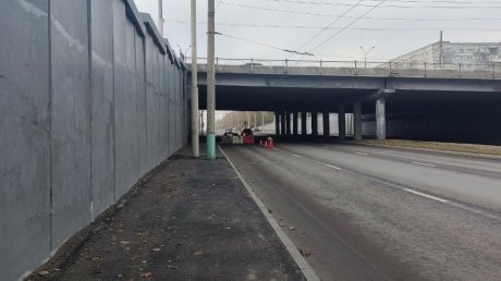 Закрытие дороги под путепроводом на улице 8 Марта