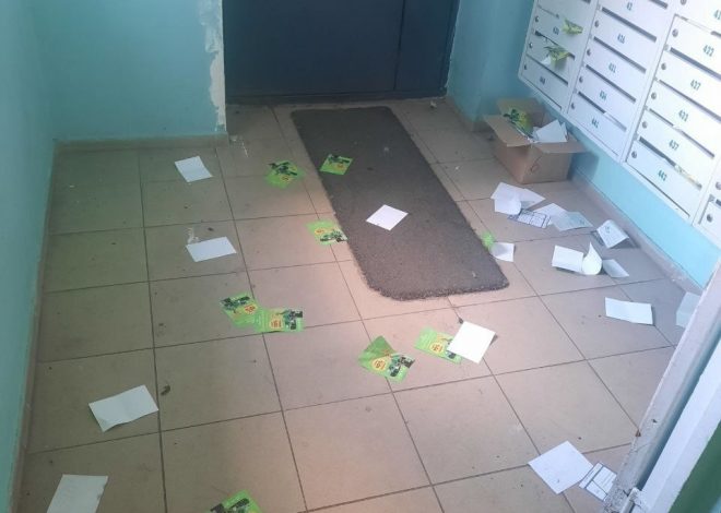 Прилепите эти листовки на лоб.