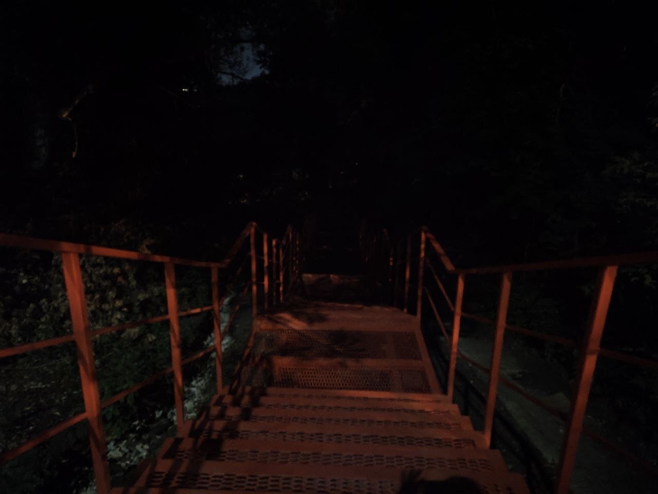 Опасная лестница к Тропе здоровья