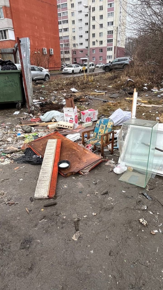 Состояние двора у магазина «Куб» в Терновке