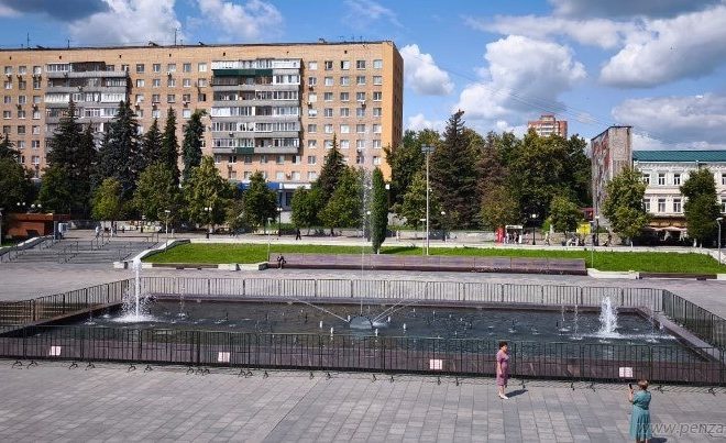 Ограждение вокруг главного фонтана Пензы